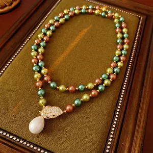 Collana a doppio strato di perle con ciondolo a foglia in zircone e perla a goccia