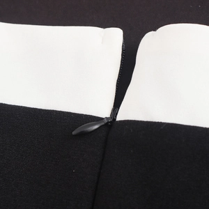 Robe en maille dos nu élégante avec fermeture éclair contrastée noire et blanche