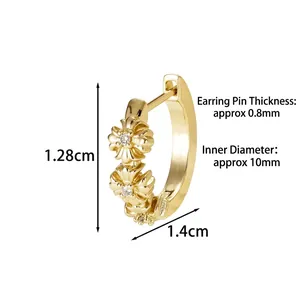 Goldene Blumen-Ohrringe mit Zirkoniasteinen, 10mm Innendurchmesser und Blumendesign