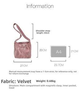 Borsa a spalla in velluto rosa confronto dimensioni foglio A4 e dettagli struttura