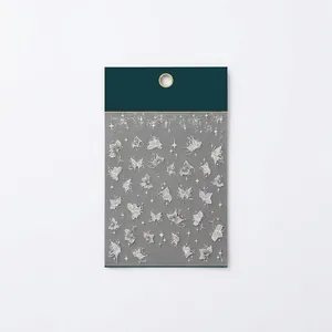 Stickers à ongles 5D blancs avec fleurs et papillons sur support cartonné
