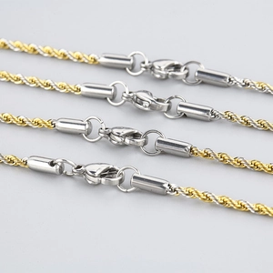 Lot de trois colliers en maille corde bicolore or et argent en acier inoxydable avec fermoirs homard