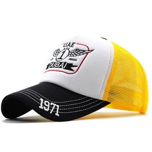 Casquette trucker en maille Dubai jaune et noire avec broderie UAE et 1971