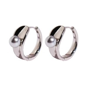 Polished silver hoop earrings with grey pearls in a minimalist aesthetic design