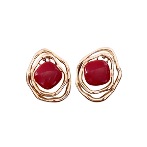 Golden irregular wave frame earrings with a central red square resin stone ornament