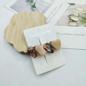 Elegant floral acetate heart hair clip in beige and tortoiseshell finish for women