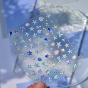 Détails des stickers ongles laser aux motifs irisés d'étoiles de mer et de dauphins