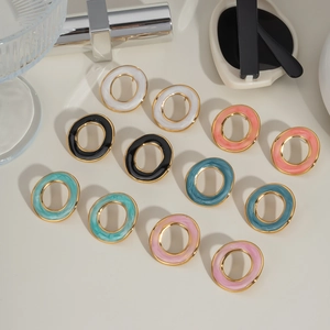 Lot de 6 paires de boucles d'oreilles émaillées colorées avec bordure en acier doré