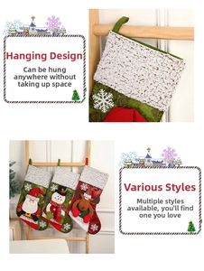 Vue détaillée des chaussettes de Noël festives avec motifs de dessins animés et boucles