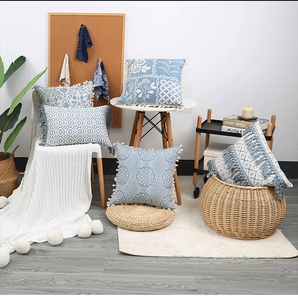 Blau weiße getuftete Kissenhülle mit Quasten Baumwolle gewebt Boho Sofakissenbezug 45x45