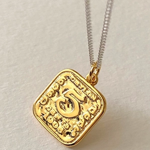 925 silver vintage square coin pendant necklace featuring a 1908 hammered gold texture