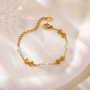 Golden girls' bracelet with butterfly charms and faux pearls on flat cross chain