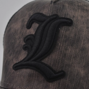 Plaid vintage baseball cap with gothic L 3D embroidery and twill texture finish