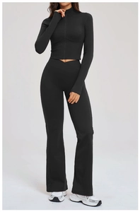 Set sportivo nero da donna con giacca slim fit con zip e pantaloni yoga a vita alta svasati