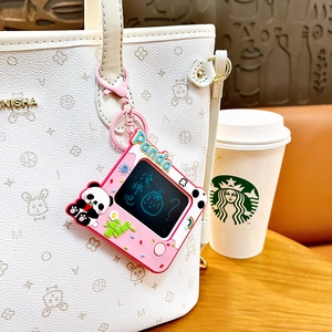 Schattige roze cartoon panda mini tekenbord sleutelhanger hangend aan een witte tas