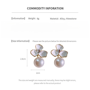 Specifiche delle dimensioni per orecchini a fiori con perle quadrate e ago in argento