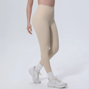 Seitenansicht der nahtlosen High-Waist Yoga-Leggings in Nude mit Push-up-Effekt