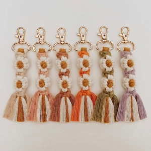 Lot de 6 porte-clés fleurs en macramé faits main avec fermoirs dorés en couleurs assorties