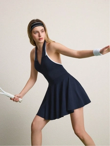 Robe de tennis dos nu bleu marine avec col contrasté et jupe plissée pour la performance