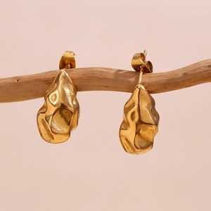 Minimalist 18K gold-plated stainless steel earrings with irregular hammered texture