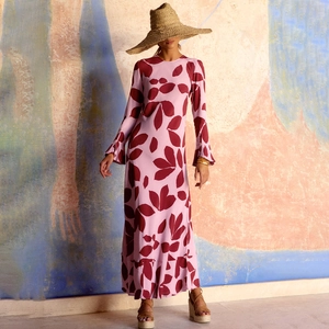 Robe longue ajustée pour femme avec imprimé feuilles bordeaux et manches à volants