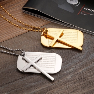 Colliers pendentifs croix en or et argent avec écritures gravées sur plaques militaires