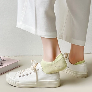 Pastel green low-cut boat socks with rib texture and anti-slip heel design for women