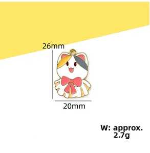Detail of white enamel cat charm with dimensions 26mm by 20mm and weight of 2.7g