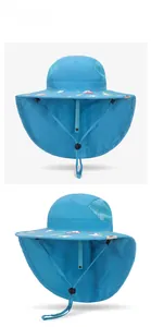 Détail du chapeau de soleil enfant avec protège-nuque, maille aérée et motifs éléphant
