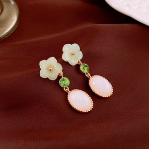 Resin Faux Jade Flower Drop Earrings With Zircon Inlay And Silver Earring Post Elegant Vintage Chinese Style Jewelry Women