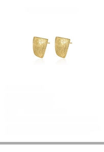 Macro shot of S925 silver stud earrings with natural bark texture and 18K gold finish