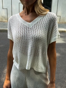 Ensemble d'été blanc en tricot ajouré pour femmes avec haut col V et short décontracté