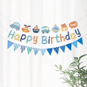 Détail de la bannière Happy Birthday et des fanions pour décoration d'anniversaire