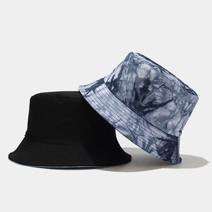 Cappello da pescatore reversibile tie-dye e nero per protezione solare in cotone