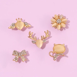 Elegantes 5-teiliges Broschen-Set mit Herz, Blume, Hirsch, Schleife und Katze in Gold