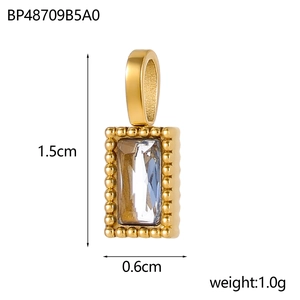 Pendentif rectangulaire en acier inoxydable doré avec zircon et bordure perlée fine