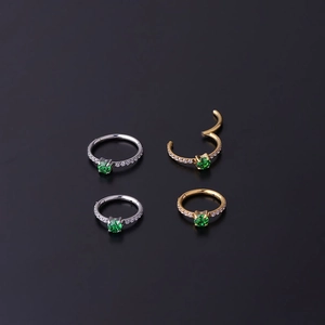 Edelstahl-Segmentringe mit grünen Zirkonia in Silber und Gold Ausführung