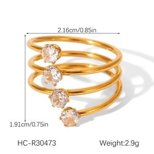Detailansicht dreilagiger Edelstahlring in Gold mit Zirkonia-Einlagen und Maßen