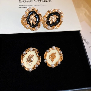 Vintage French Cameo Portrait Stud Earrings Alloy Imitation Artificial Pearl Enamel With Silver Earring Post Elegant Baroque Style