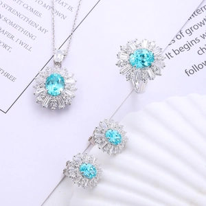Set di gioielli in argento 925 con pietre azzurre ovali e contorno di zirconi bianchi