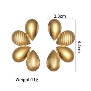 Detailed view of gold leaf flower earrings with striped texture and dimensions marked