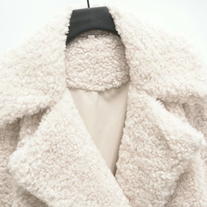 Damen weißer Kunstpelz-Teddymantel mit breitem Reverskragen und plüschigem Finish