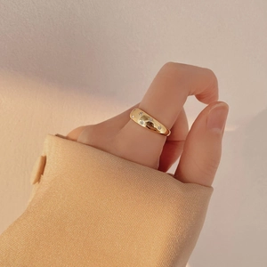 Elegance with an 18k gold-plated sterling silver star ring featuring sparkling zircon stones