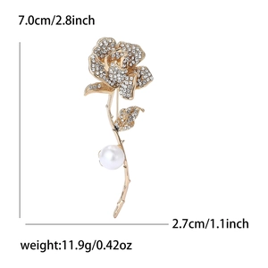 Elegante Rosenbrosche mit Strass und Perle, zeigt 7 cm Höhe für Damen-Accessoires