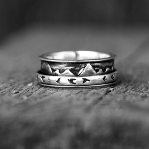Vintage oxidized silver spinner ring featuring engraved mountains and flying birds