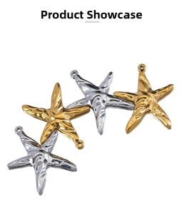 Makroansicht der Seestern-Anhänger mit Wellenstruktur in Gold und Silber Edelstahl