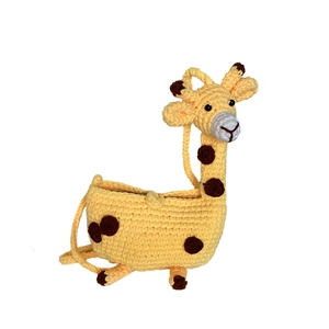 Cute knitted giraffe shoulder bag for girls featuring yellow crochet and brown spots