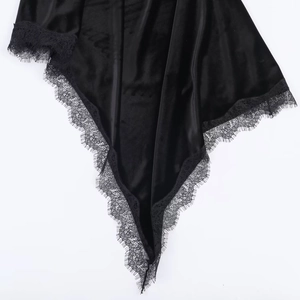Elegante abito asimmetrico in velluto nero con pizzo e trama satinata di lusso