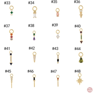 Une sélection détaillée de 16 mini breloques en argent 925 avec des zircons colorés