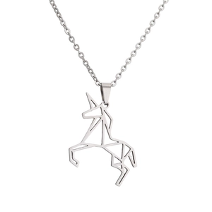 Collier avec pendentif licorne origami en acier inoxydable poli sur chaîne argentée